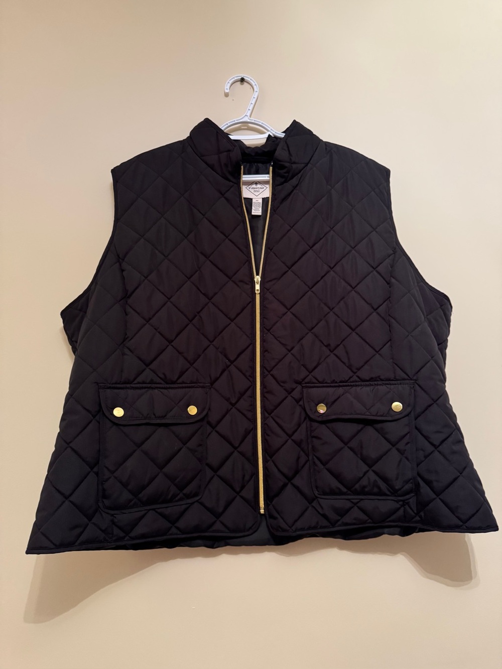 St. John’s Bay Black quilted zip vest
XXXL / US 24-26